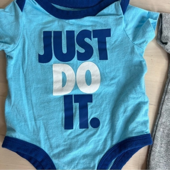Nike Baby Onesies 0-6M - Picture 3 of 6